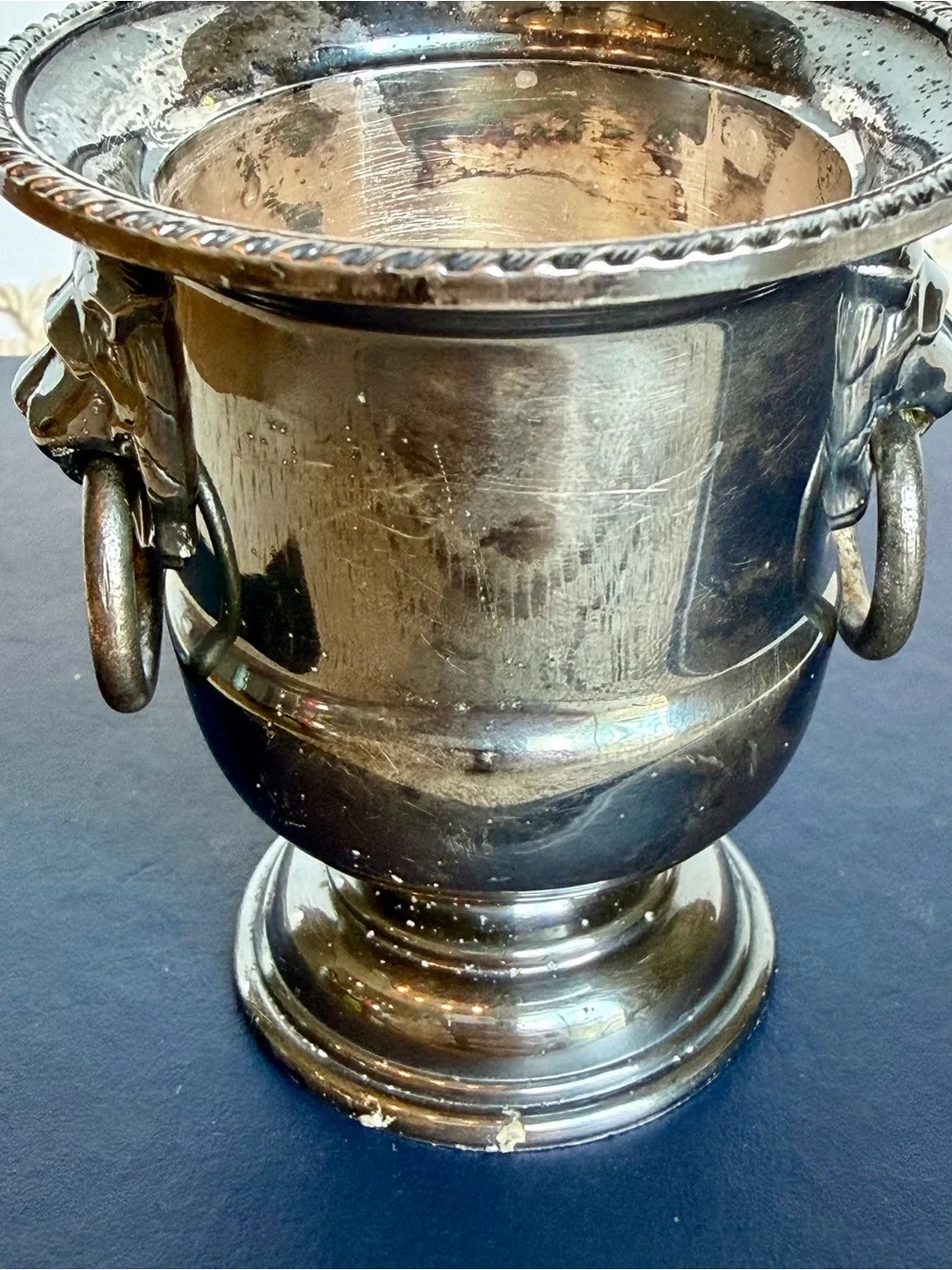 Viners of Sheffield Engaged Silver Plated Lion Head Cachepot Urn Vase Planter